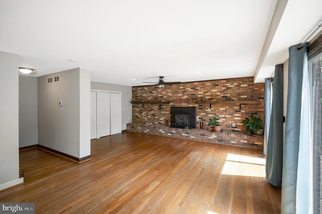Linden, Virginia, 22642, United States, 5 Bedrooms Bedrooms, ,4 BathroomsBathrooms,Residential,For Sale,2037897