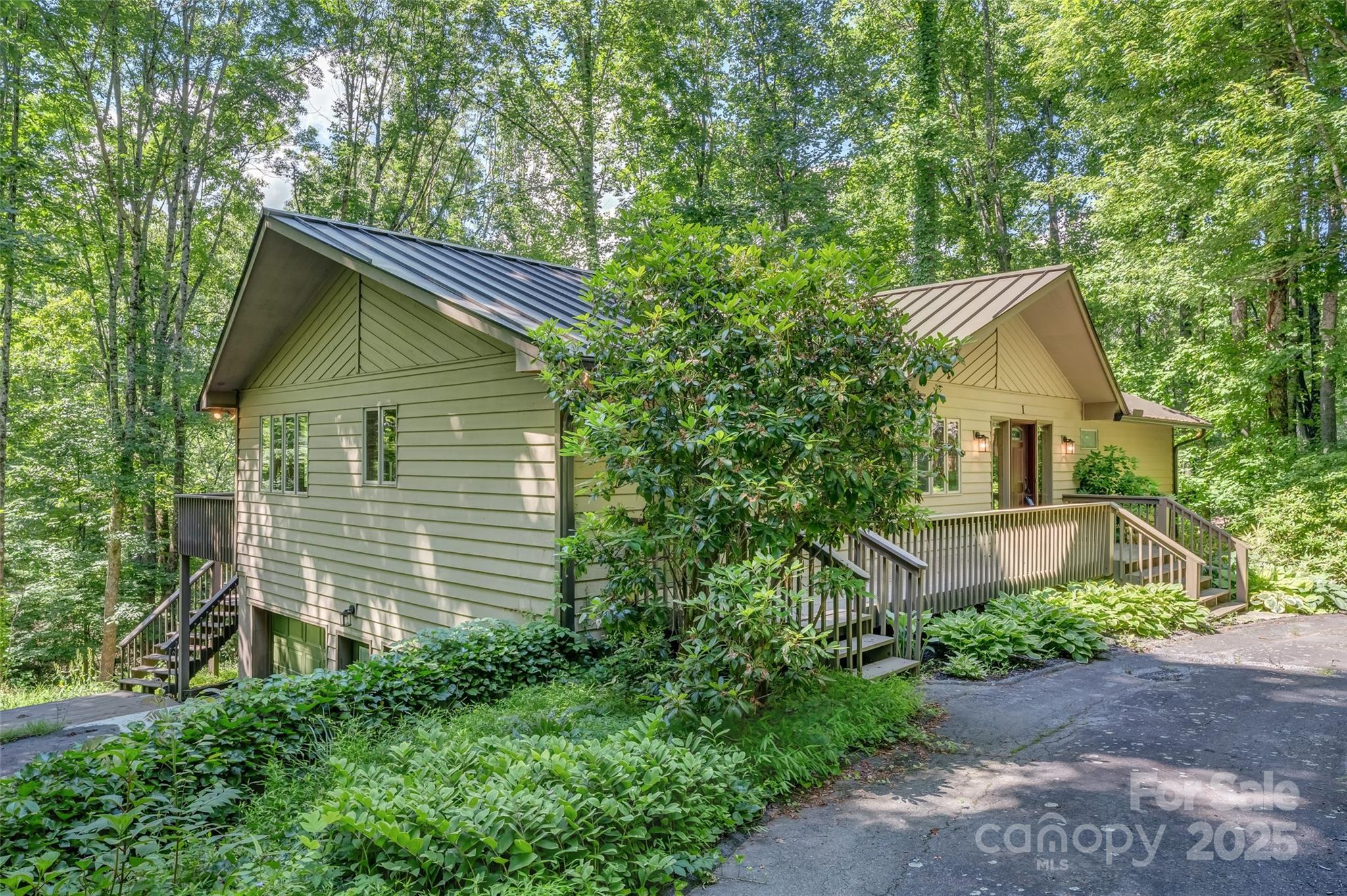 Maggie Valley, North Carolina, 28751, United States, 3 Bedrooms Bedrooms, ,3 BathroomsBathrooms,Residential,For Sale,1976067