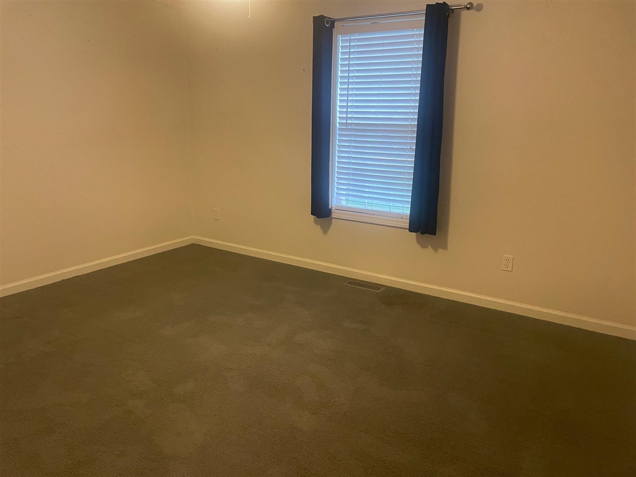 Bowling Green, Kentucky, 42104, United States, 4 Bedrooms Bedrooms, ,5 BathroomsBathrooms,Residential,For Sale,1971353