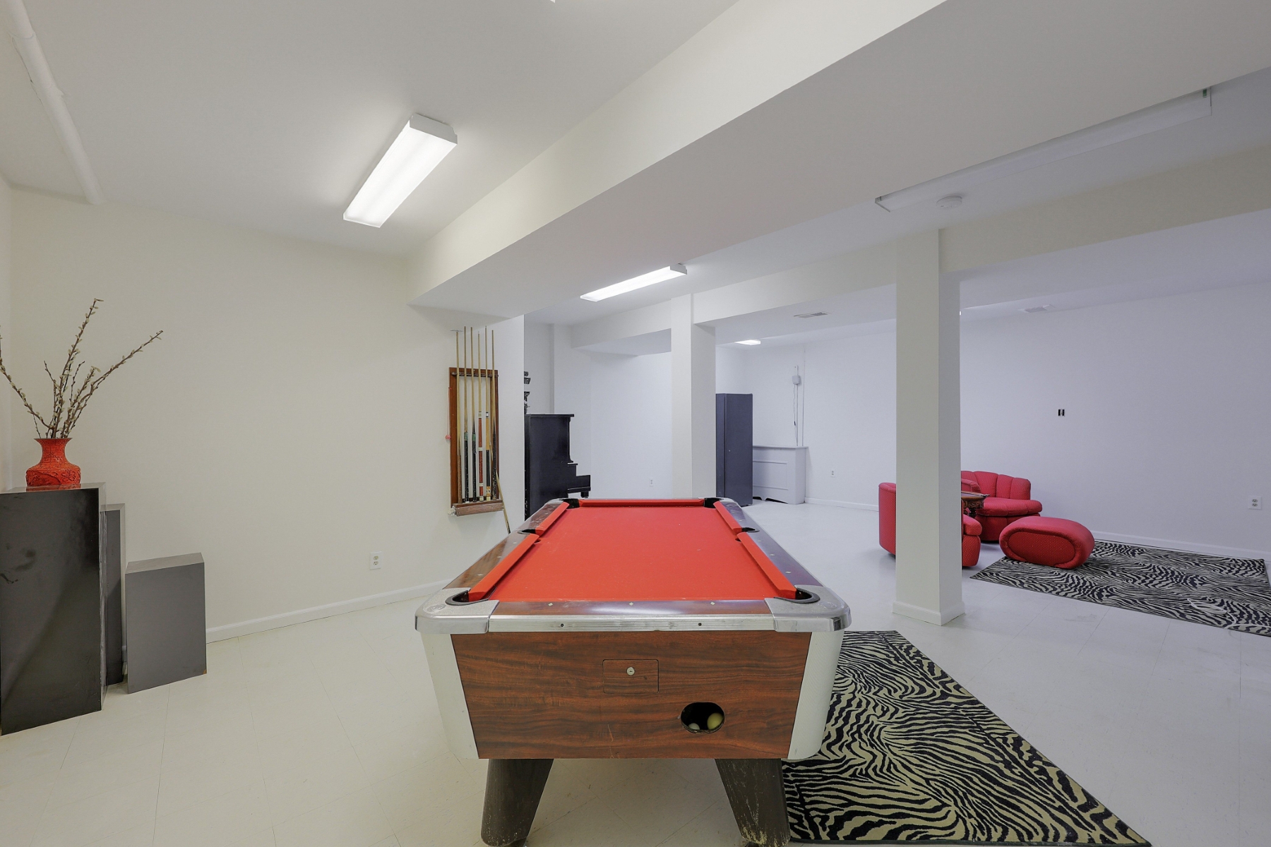  Spacious Living, Thoughtful Updates and Desirable Location - 物件實景