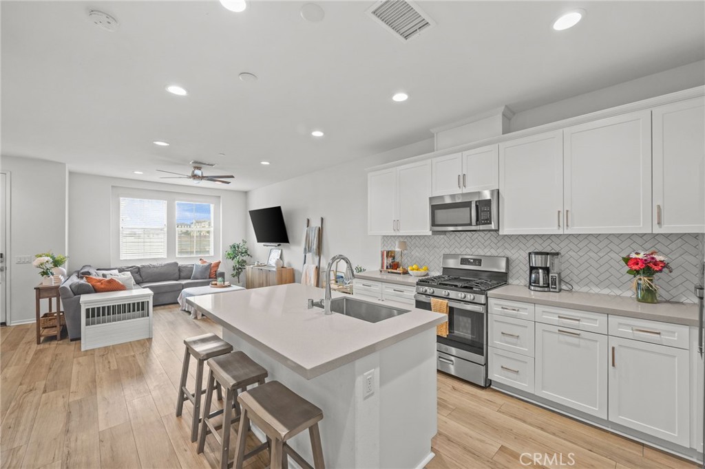 Chino, California, 91708, United States, 3 Bedrooms Bedrooms, ,3 BathroomsBathrooms,Residential,For Sale,2026423