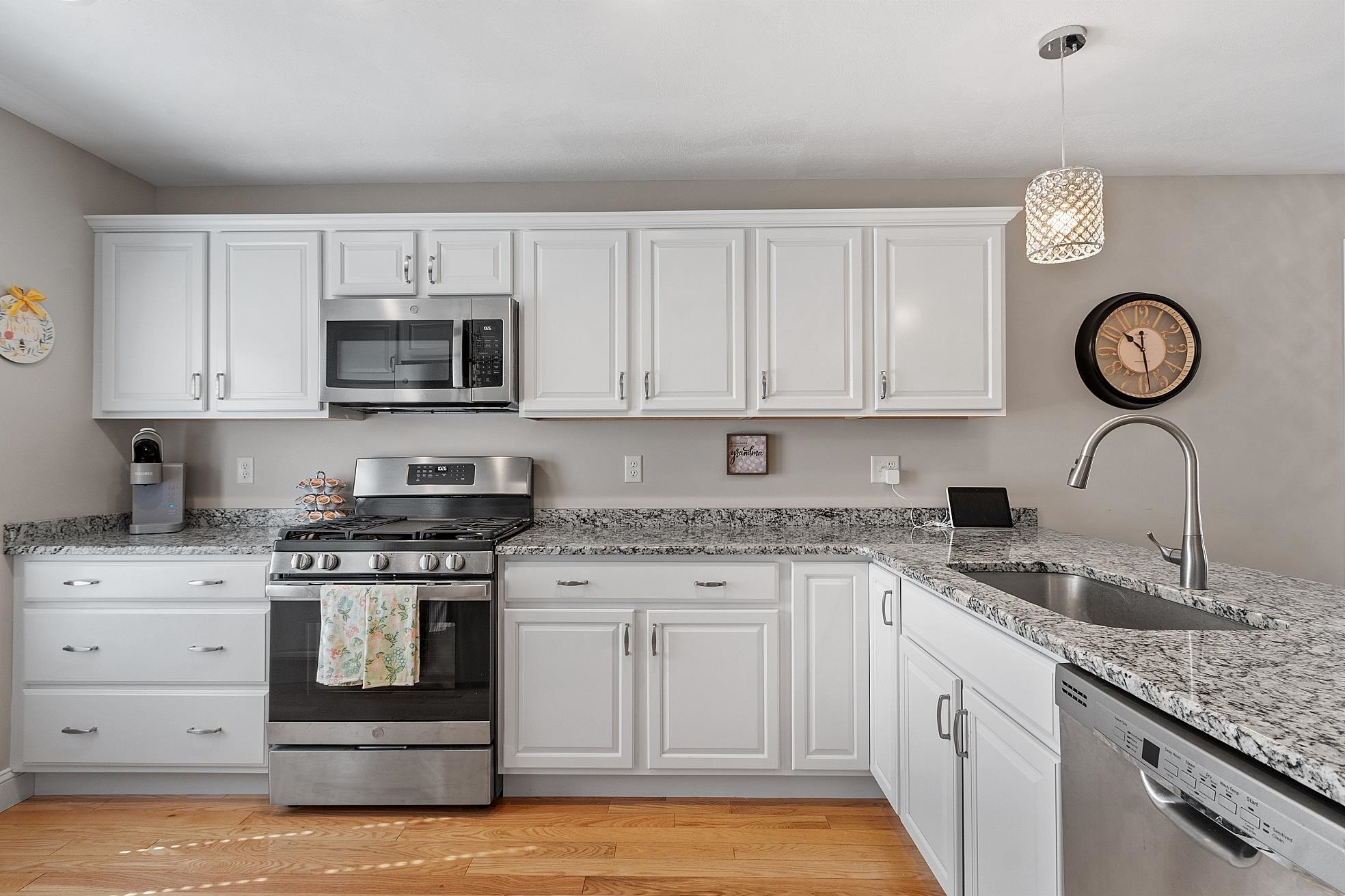 Pelham, New Hampshire, 03076, United States, 2 Bedrooms Bedrooms, ,2 BathroomsBathrooms,Residential,For Sale,1941586
