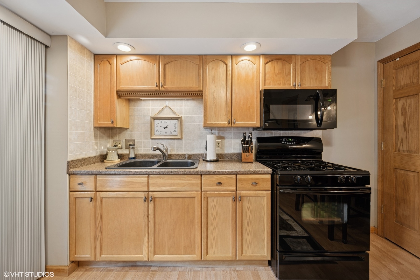 Oak Lawn, Illinois, 60453, United States, 5 Bedrooms Bedrooms, ,4 BathroomsBathrooms,Residential,For Sale,1932429