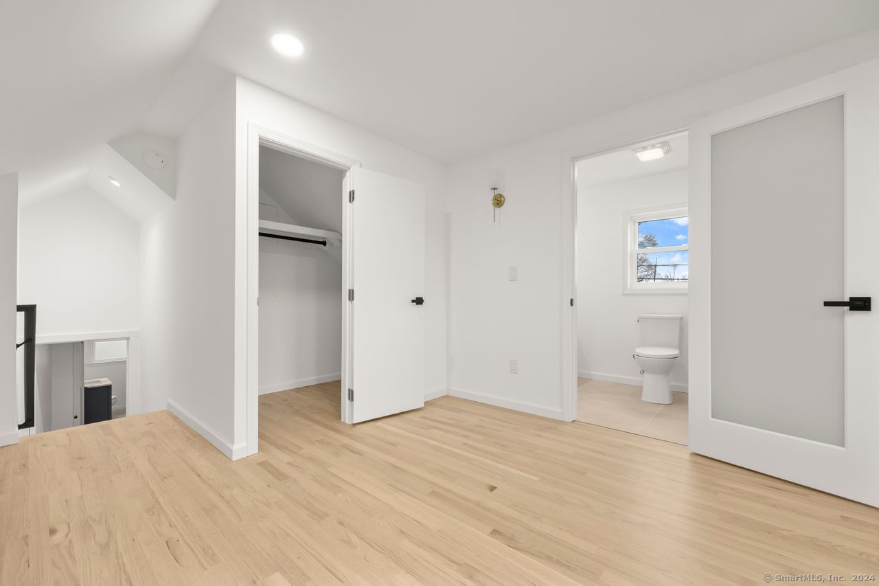 Milford, Connecticut, 06460, United States, 5 Bedrooms Bedrooms, ,3 BathroomsBathrooms,Residential,For Sale,1913239