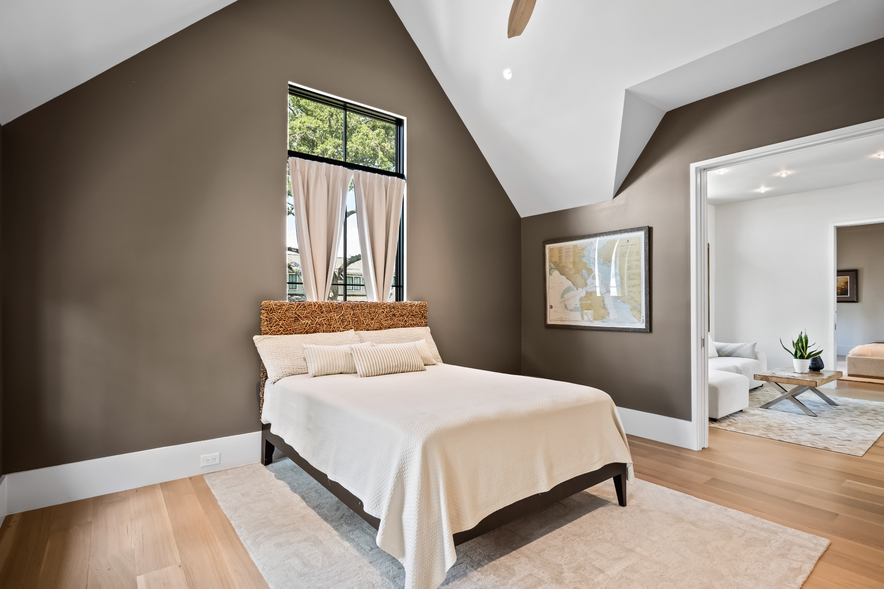  700 Stucco Lane, Mount Pleasant - 物件實景