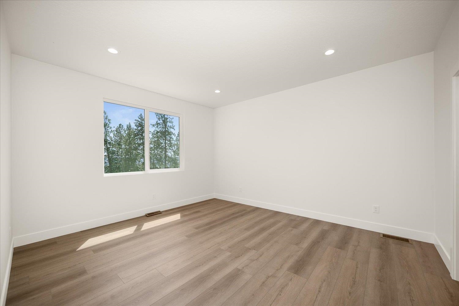 Spokane, Washington, 99208, United States, 4 Bedrooms Bedrooms, ,3 BathroomsBathrooms,Residential,For Sale,1940467