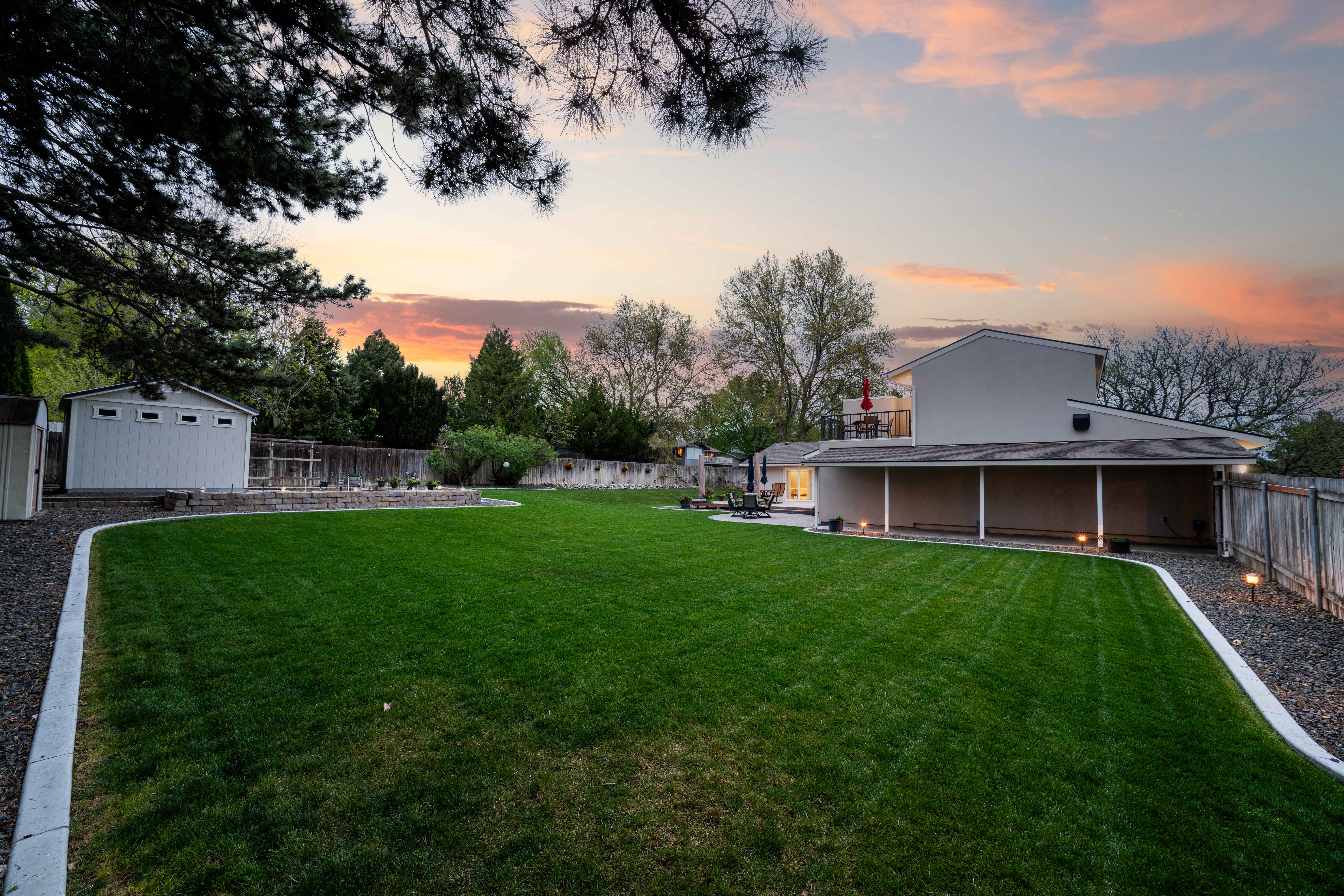  ROOM FOR SHOP/ POOL. IMMACULATELY CARED FOR HOME - 物件實景