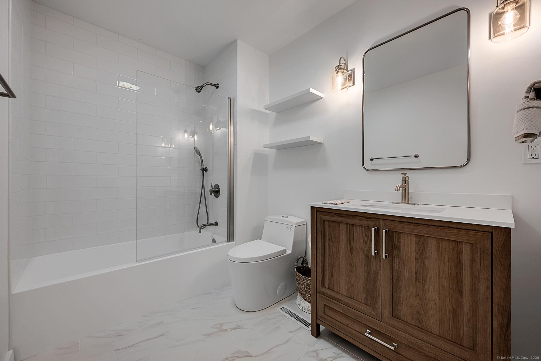 Madison, Connecticut, 06443, United States, 5 Bedrooms Bedrooms, ,3 BathroomsBathrooms,Residential,For Sale,1941280