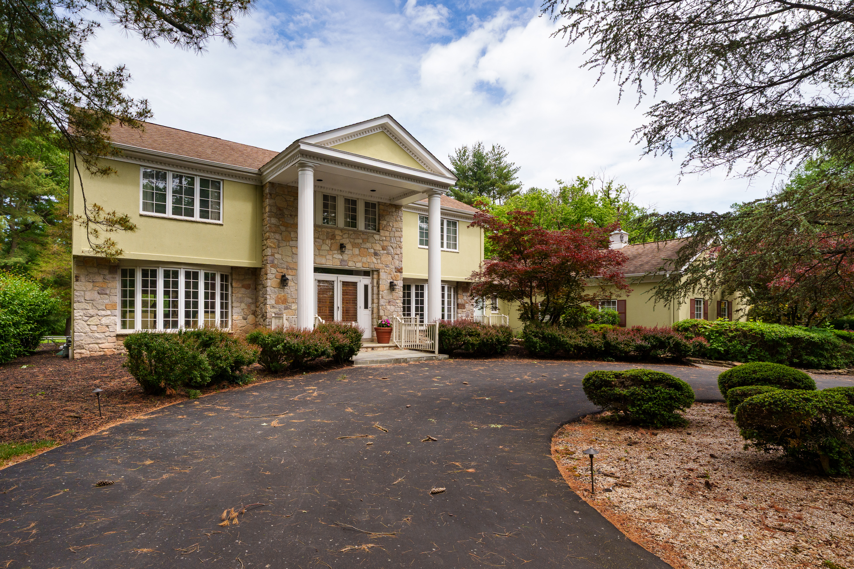  Ahead-of-Its-Time Design, Builder-Crafted Home with Elevator & First Floor Suite - 物件實景