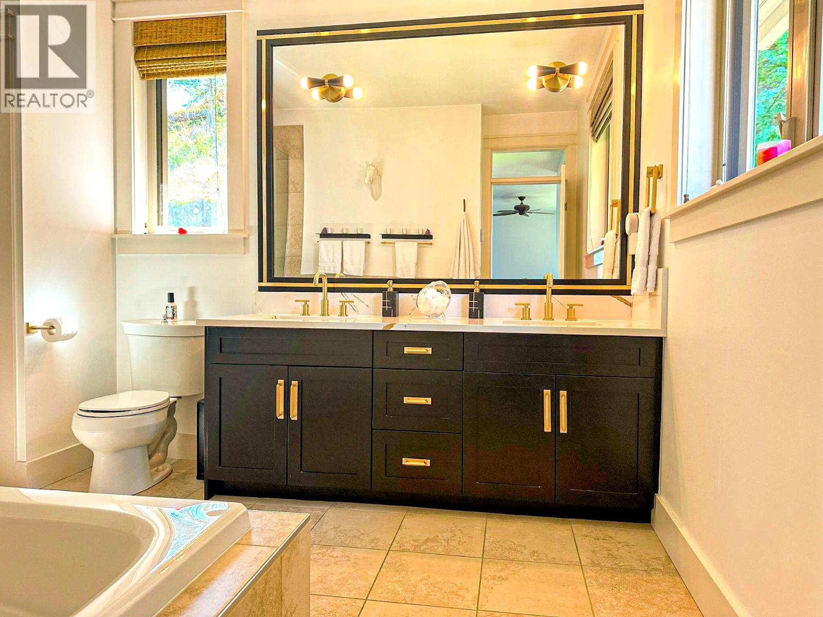 VERNON, British Columbia, V1H 1Y5, CA, 4 Bedrooms Bedrooms, ,2 BathroomsBathrooms,Residential,For Sale,1948063