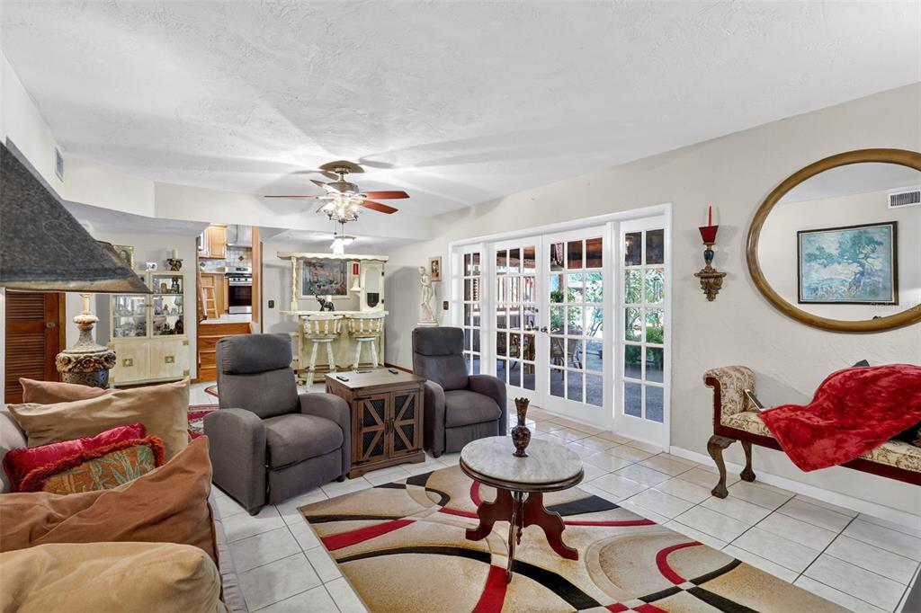 Seminole, Florida, 33776, United States, 3 Bedrooms Bedrooms, ,3 BathroomsBathrooms,Residential,For Sale,1989407