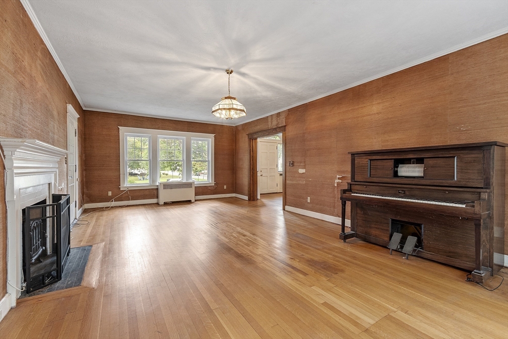 Fitchburg, Massachusetts, 01420, United States, 6 Bedrooms Bedrooms, ,3 BathroomsBathrooms,Residential,For Sale,1903843