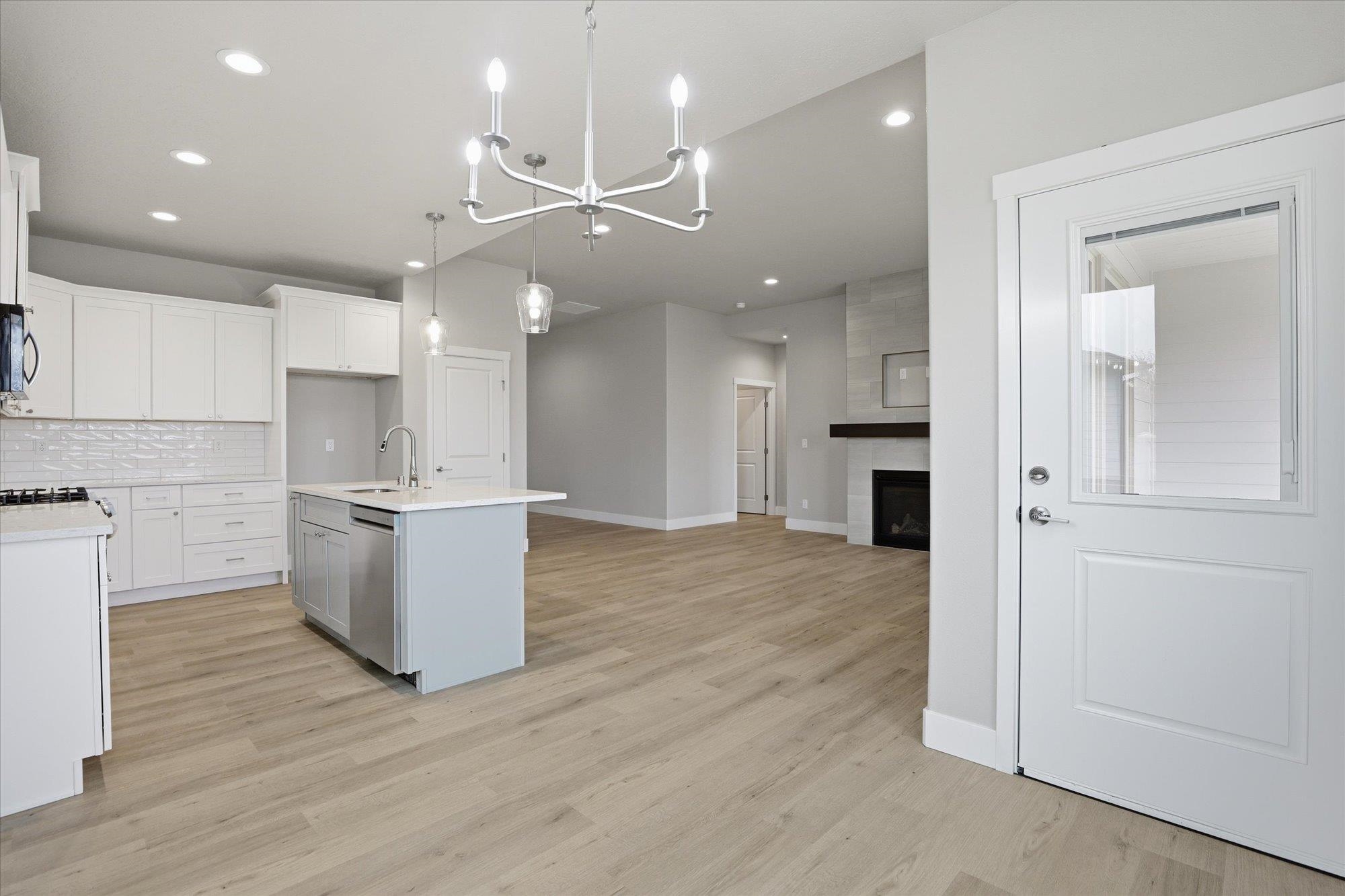 Deer Park, Washington, 99006, United States, 3 Bedrooms Bedrooms, ,2 BathroomsBathrooms,Residential,For Sale,1994775