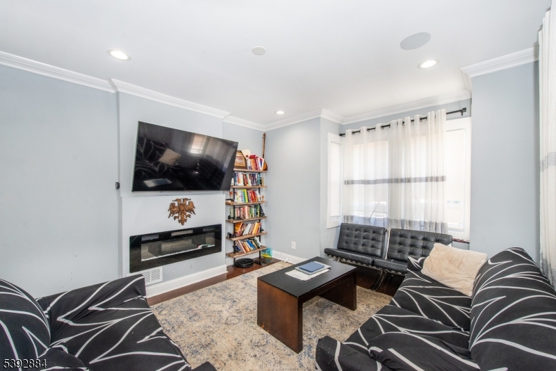 Belleville Twp., New Jersey, 07109, United States, 8 Bedrooms Bedrooms, ,3 BathroomsBathrooms,Residential,For Sale,1989037