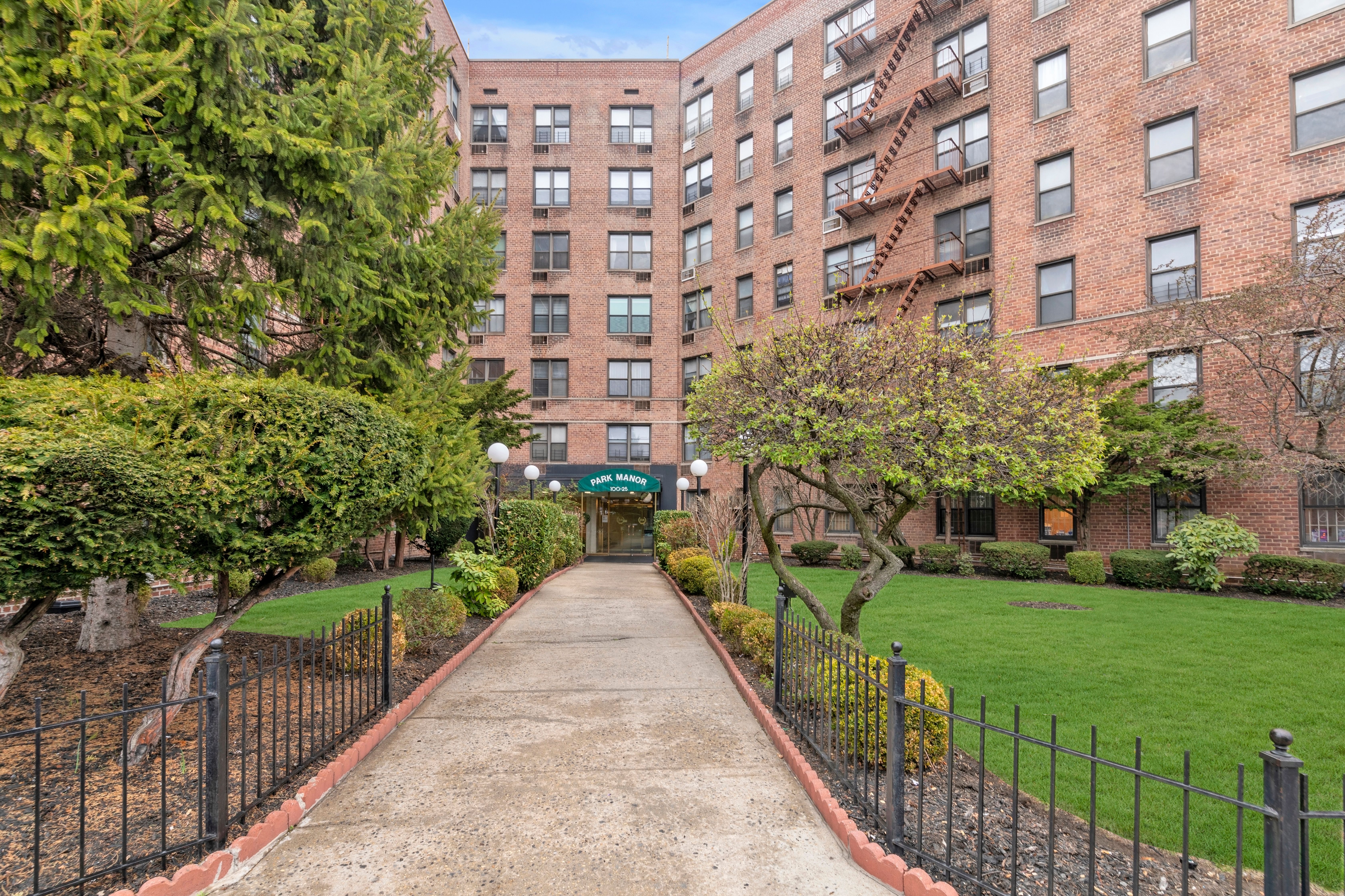 100-25 Queens Boulevard,Forest Hills, NY, 11375 