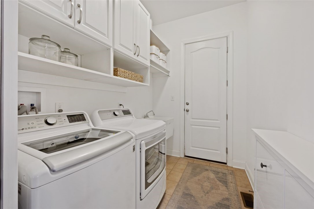 Bridgeville, Pennsylvania, 15017, United States, 4 Bedrooms Bedrooms, ,4 BathroomsBathrooms,Residential,For Sale,1753303