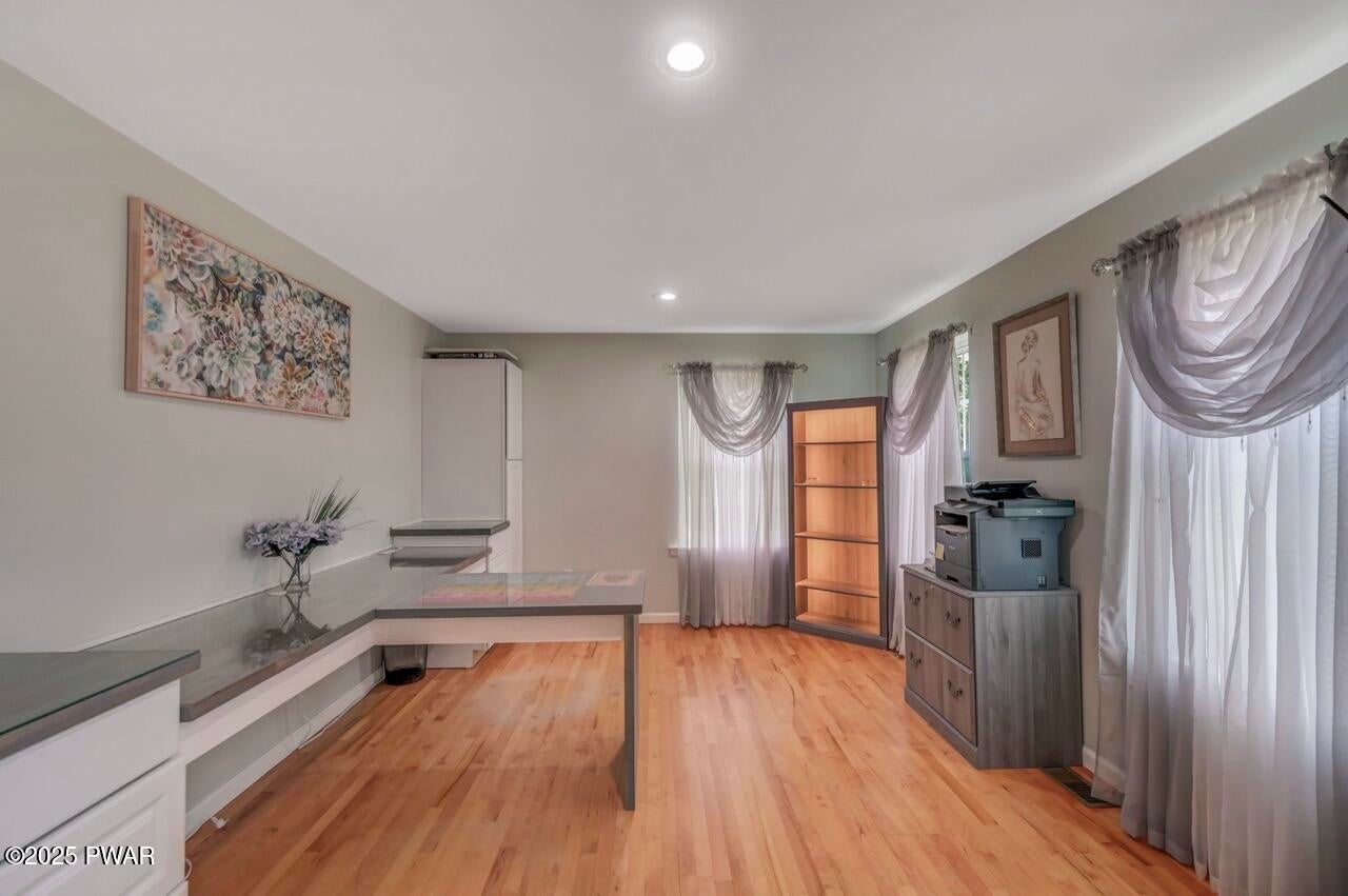 Honesdale, Pennsylvania, 18431, United States, 5 Bedrooms Bedrooms, ,4 BathroomsBathrooms,Residential,For Sale,1973688