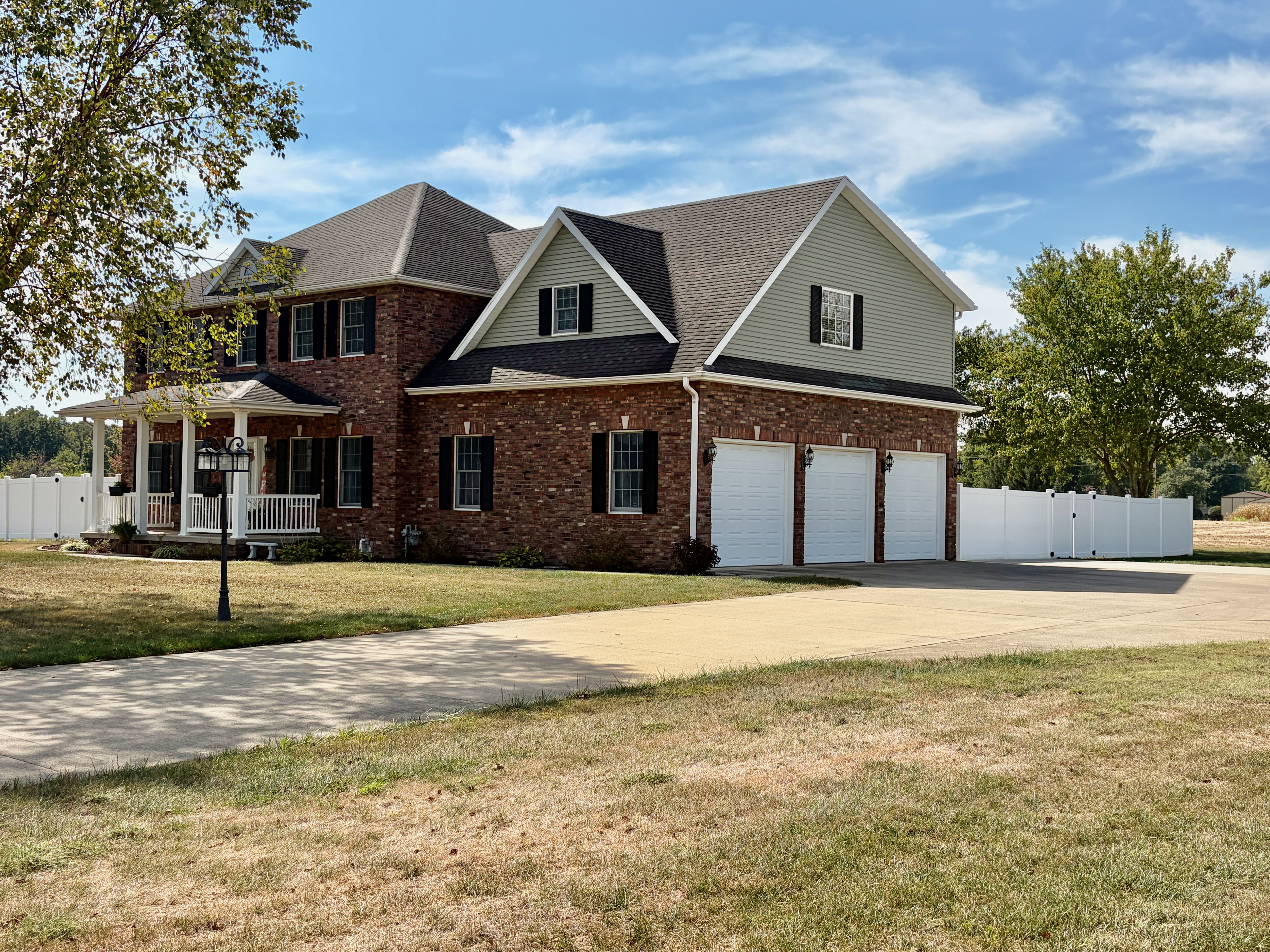 Effingham, Illinois, 62401, United States, 5 Bedrooms Bedrooms, ,5 BathroomsBathrooms,Residential,For Sale,1981428