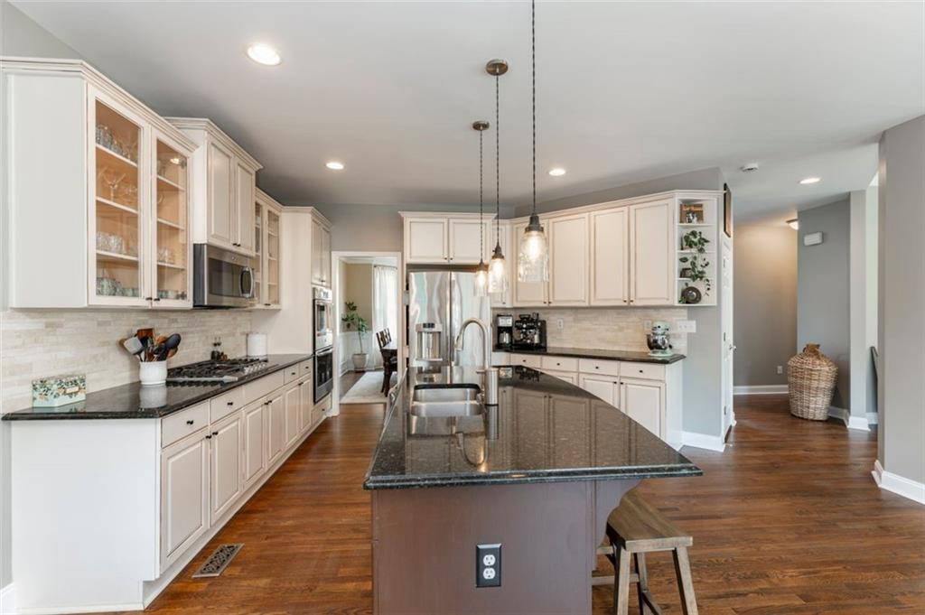 Marietta, Georgia, 30064, United States, 5 Bedrooms Bedrooms, ,5 BathroomsBathrooms,Residential,For Sale,2003371