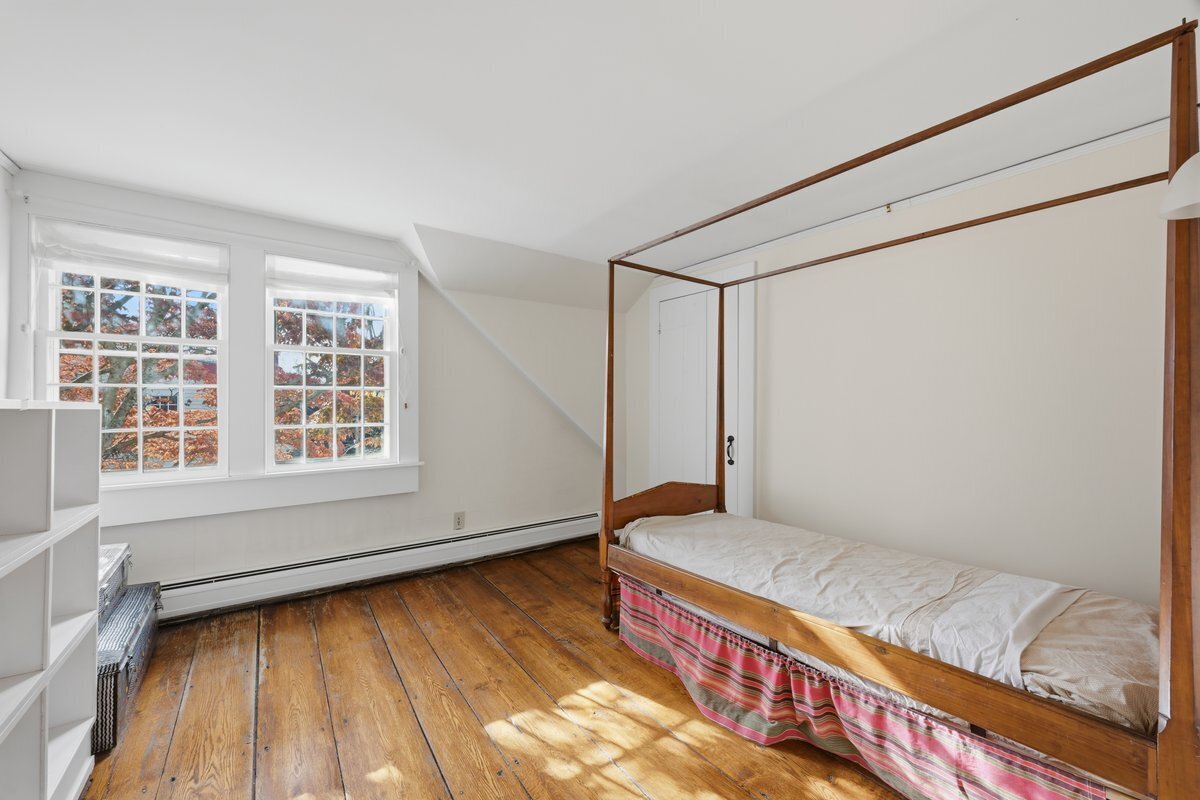 Guilford, Connecticut, 06437, United States, 5 Bedrooms Bedrooms, ,Residential,For Sale,2002504