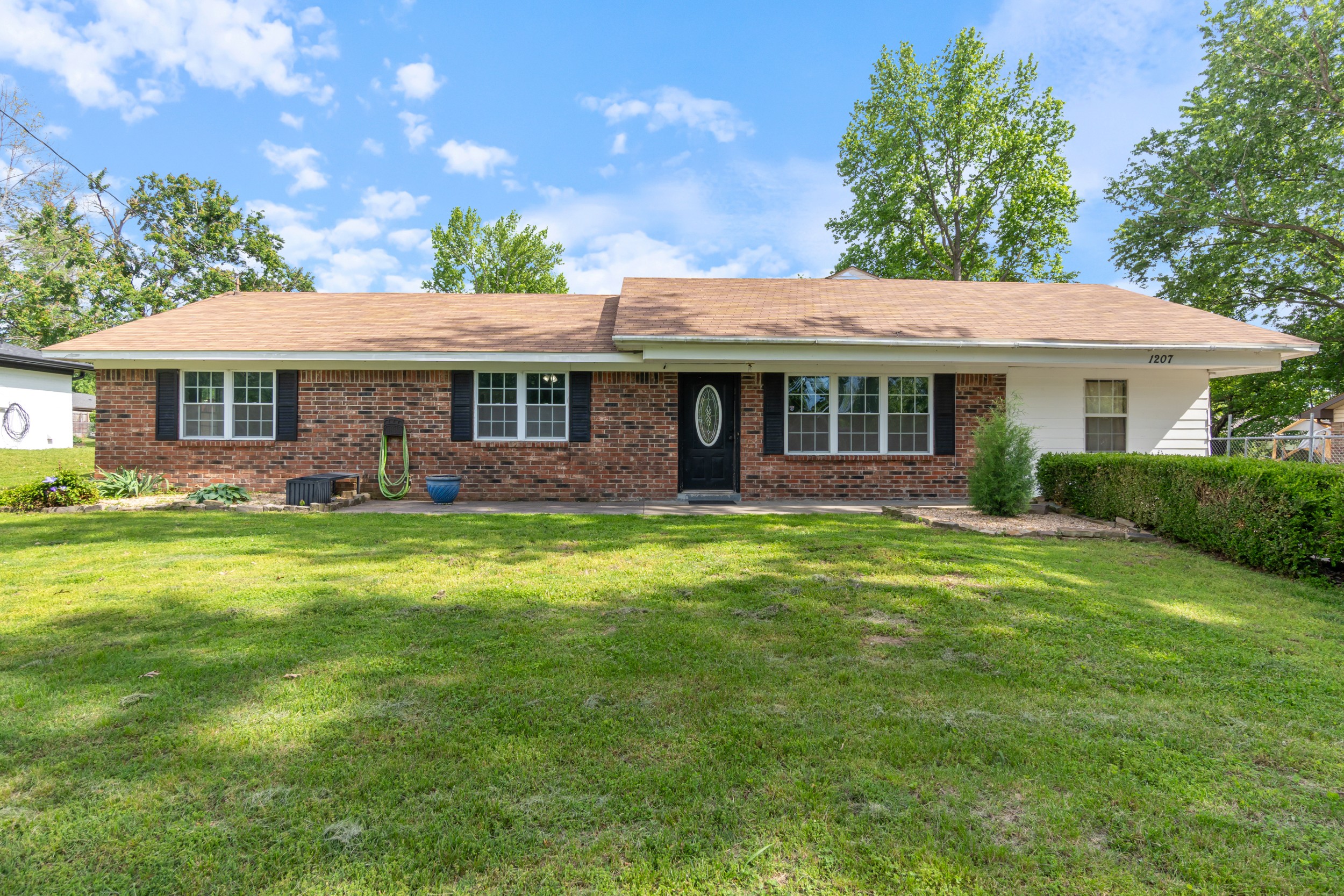 Bentonville, Arkansas, 72712, United States, 4 Bedrooms Bedrooms, ,3 BathroomsBathrooms,Residential,For Sale,1819877
