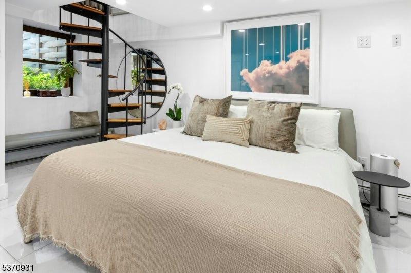 Jersey City, New Jersey, 07302, United States, 1 Bedroom Bedrooms, ,2 BathroomsBathrooms,Residential,For Sale,1942665
