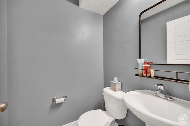 Syracuse, Utah, 84075, United States, 3 Bedrooms Bedrooms, ,3 BathroomsBathrooms,Residential,For Sale,1927816