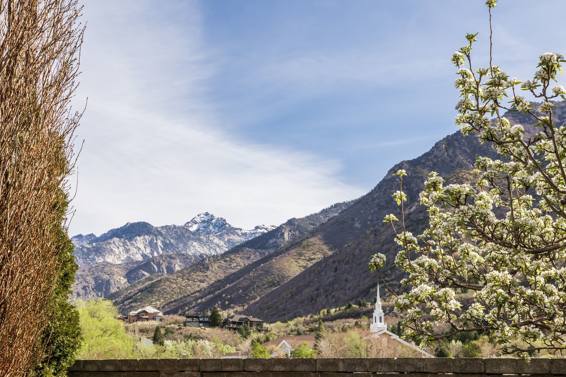  Updated Sandy Home With One of a Kind Location With Unobstructed Mountain Views - 物件實景