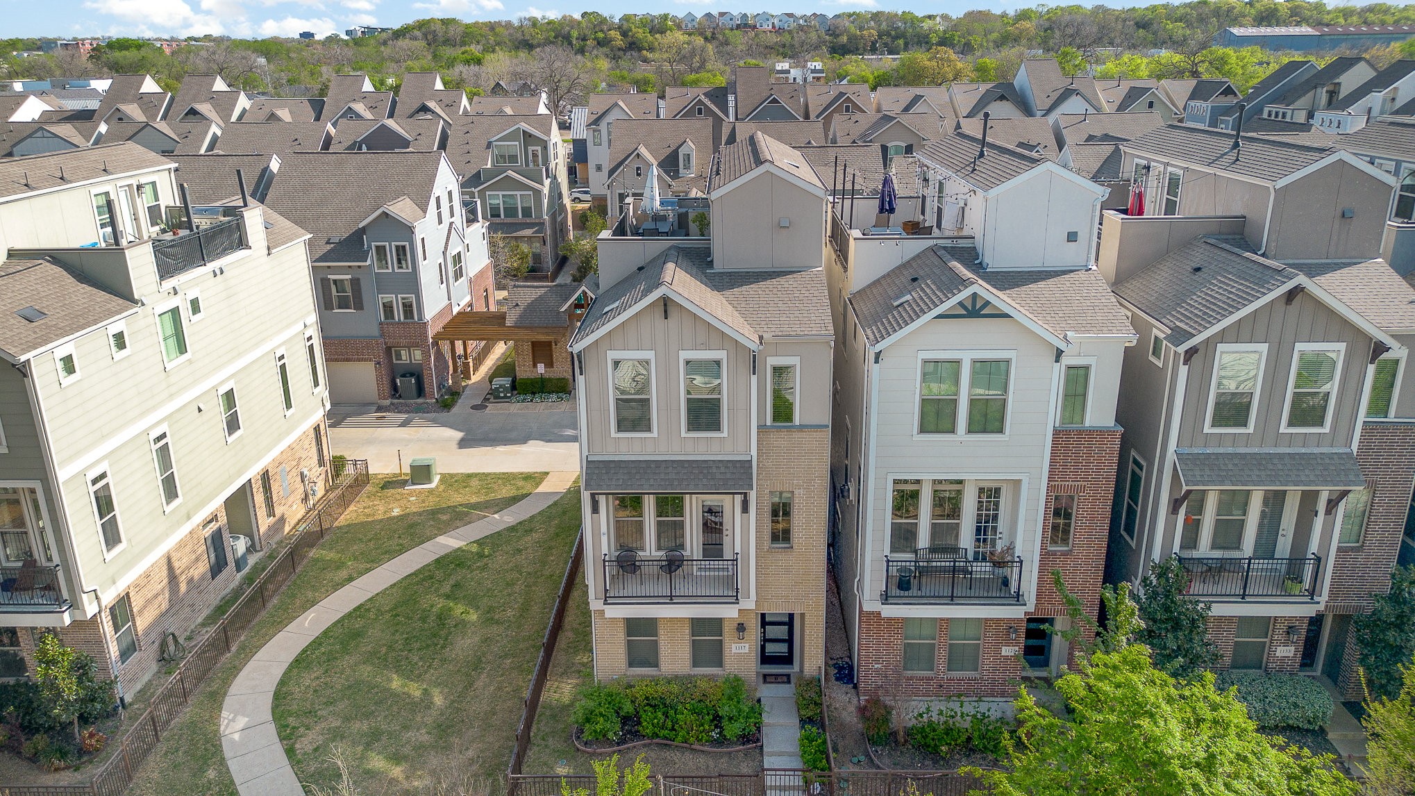 Dallas, Texas, 75212, United States, 3 Bedrooms Bedrooms, ,4 BathroomsBathrooms,Residential,For Sale,1760798