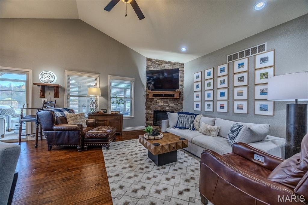 Camdenton, Missouri, 65020, United States, 3 Bedrooms Bedrooms, ,3 BathroomsBathrooms,Residential,For Sale,1989945