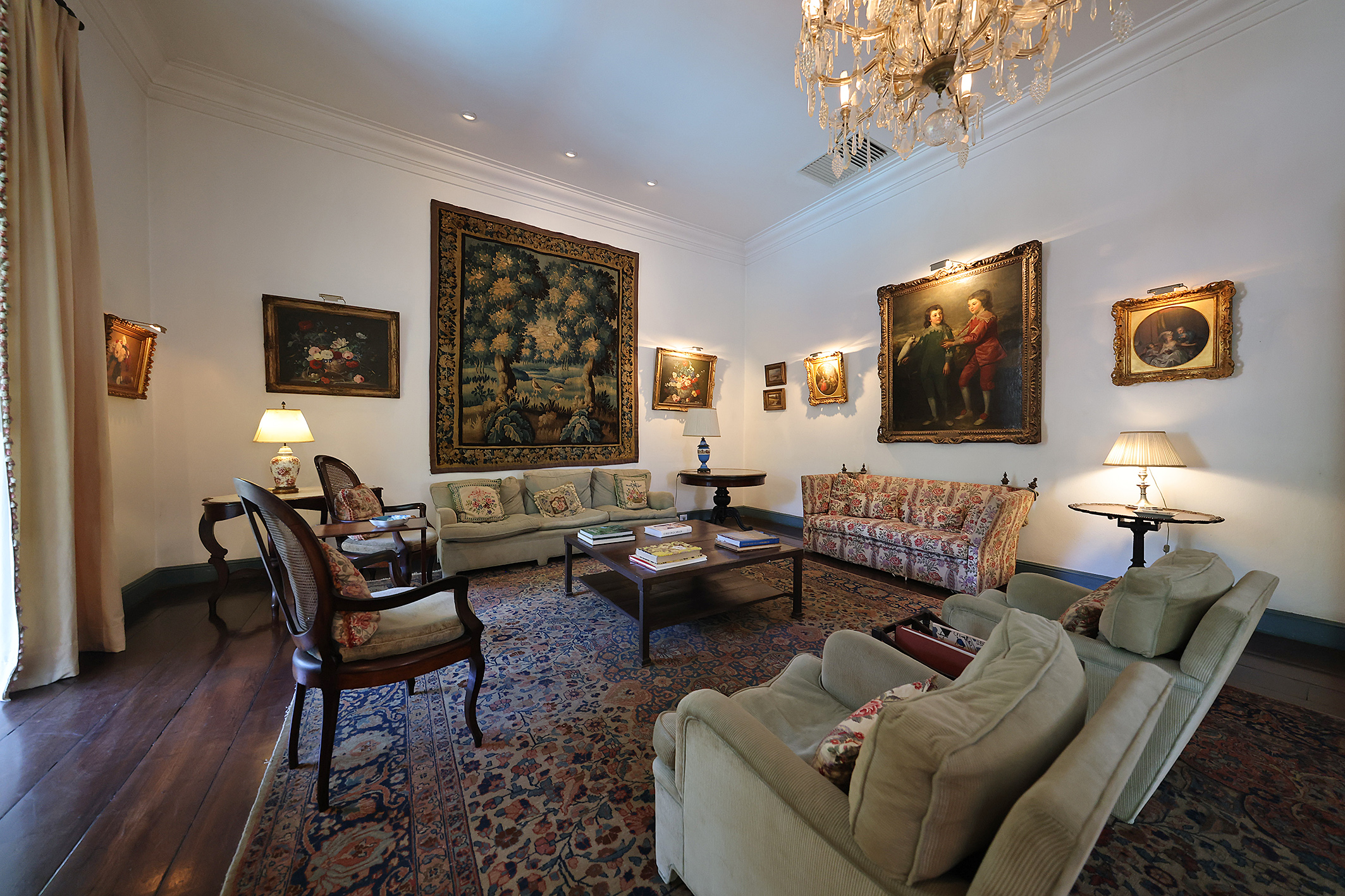  Estate surrounded by greenery with expansive grounds and amenities - 物件實景