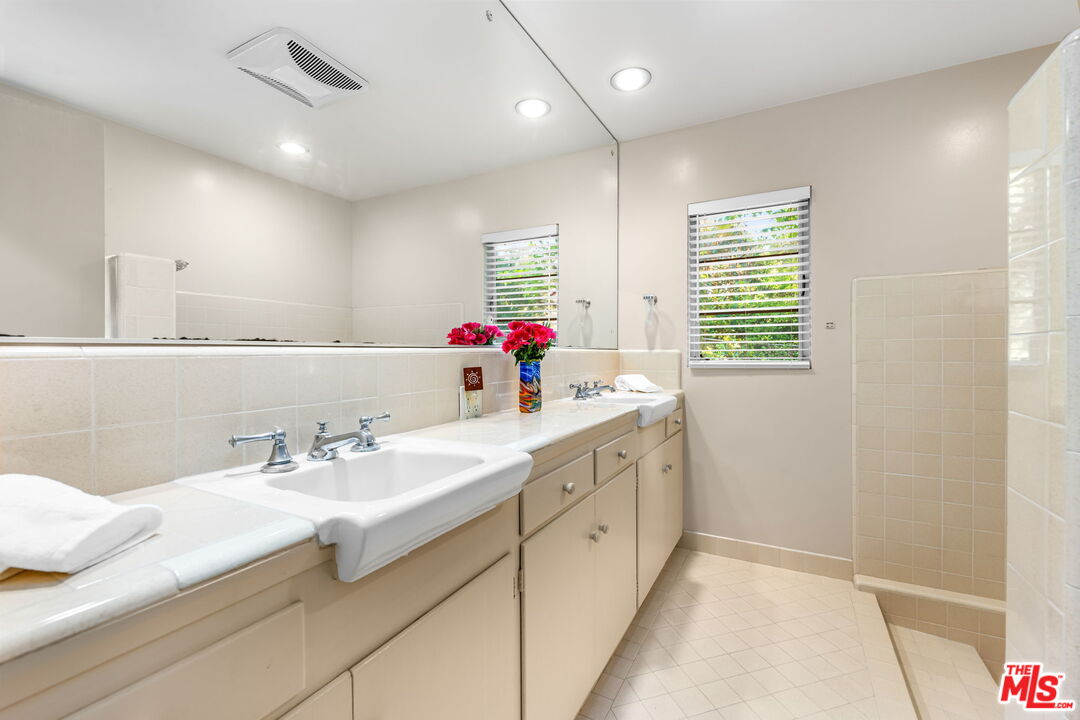Los Angeles, California, 90049, United States, 4 Bedrooms Bedrooms, ,3 BathroomsBathrooms,Residential,For Sale,1805852