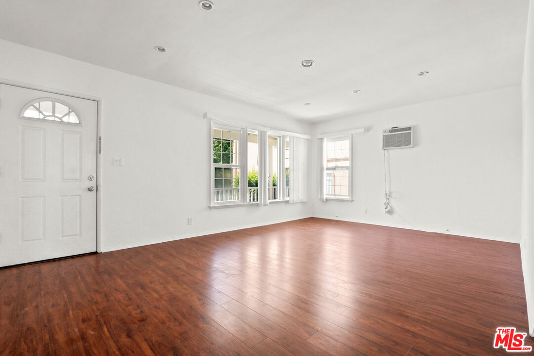 Los Angeles, California, 90035, United States, 5 Bedrooms Bedrooms, ,Residential,For Sale,1907143