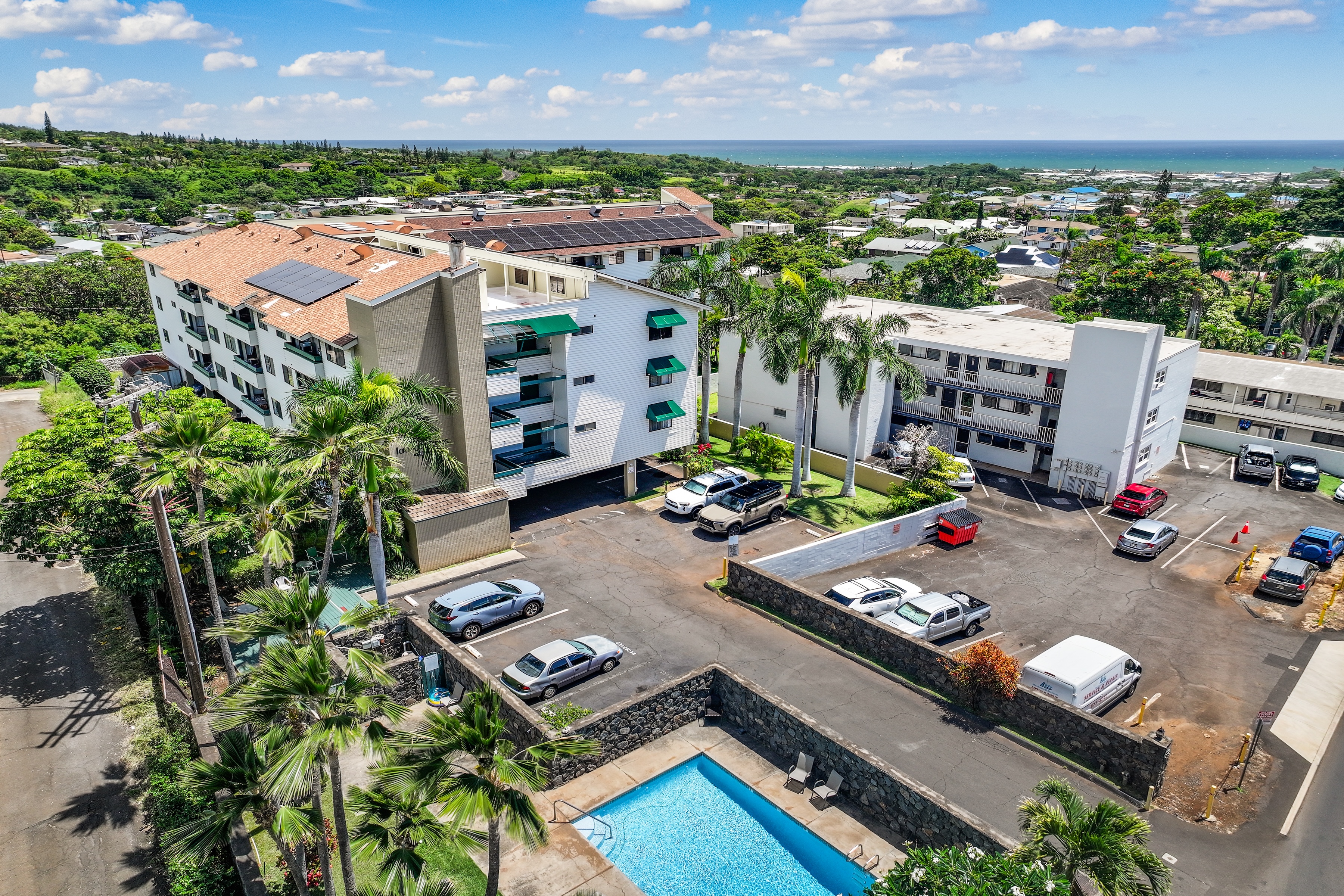  Centrally Located Living with Vaulted Ceilings and Views - 物件實景