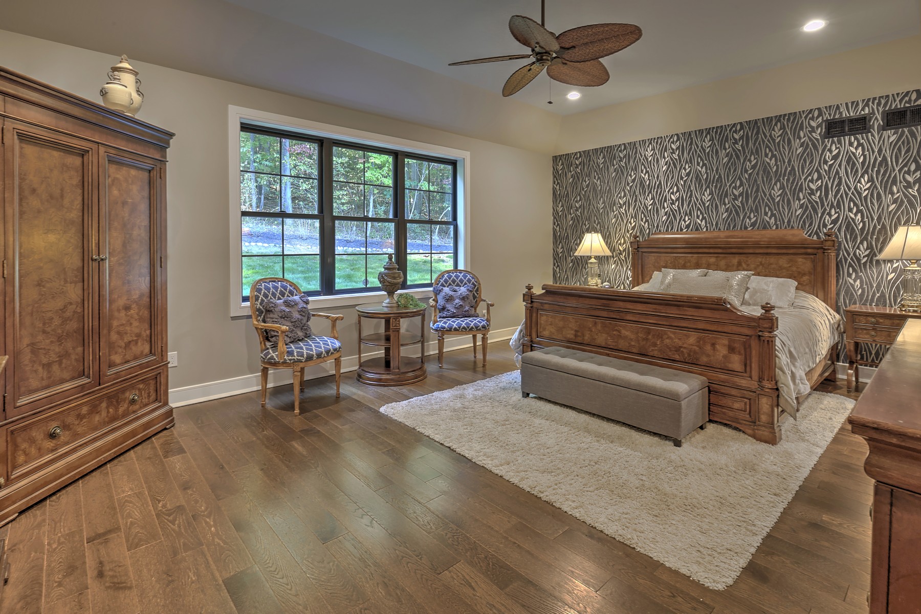  Custom Built Home Blends Classic Elegance with Modern Amenities - 物件實景