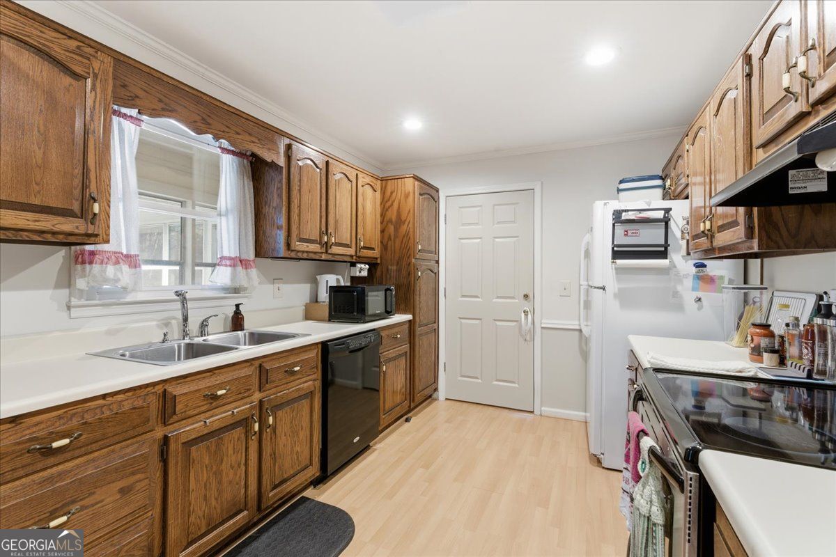 Douglasville, Georgia, 30135, United States, 5 Bedrooms Bedrooms, ,3 BathroomsBathrooms,Residential,For Sale,1988782