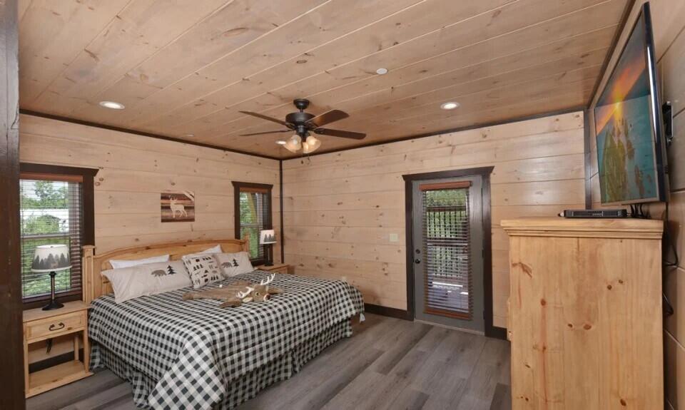 Sevierville, Tennessee, 37876, United States, 16 Bedrooms Bedrooms, ,17 BathroomsBathrooms,Residential,For Sale,1977076