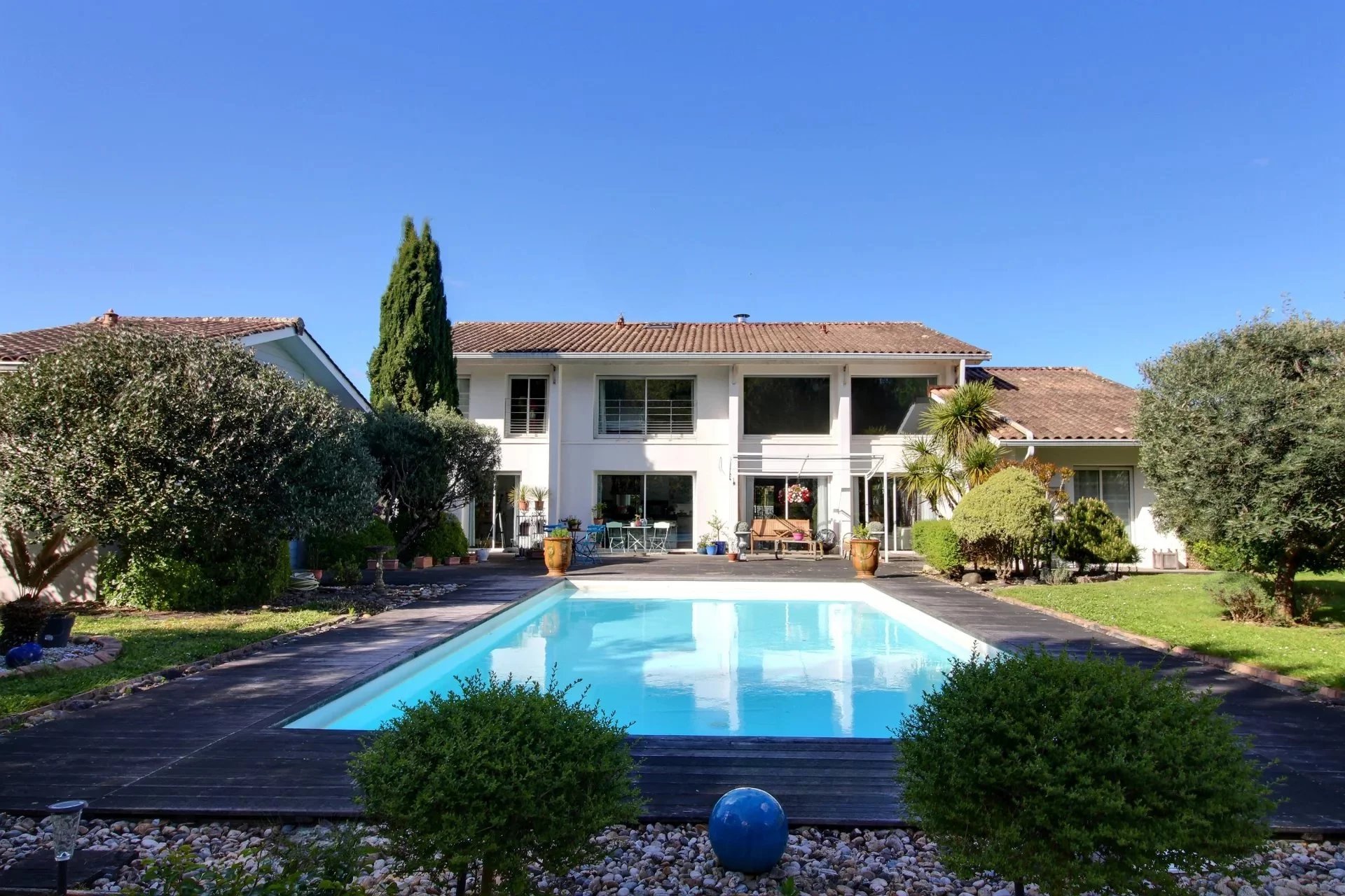 Le Barp, New Aquitaine, 33114, FR, 5 Bedrooms Bedrooms, ,7 BathroomsBathrooms,Residential,For Sale,1787405