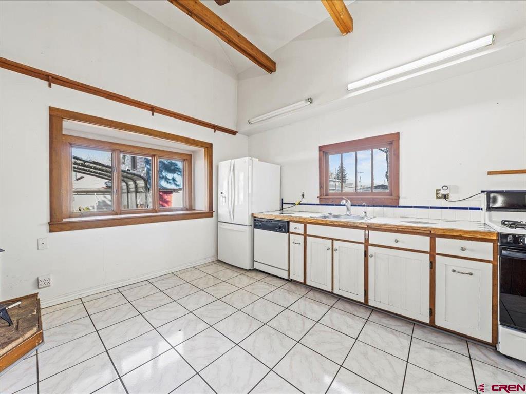 Montrose, Colorado, 81401, United States, 5 Bedrooms Bedrooms, ,1 BathroomBathrooms,Residential,For Sale,1994481