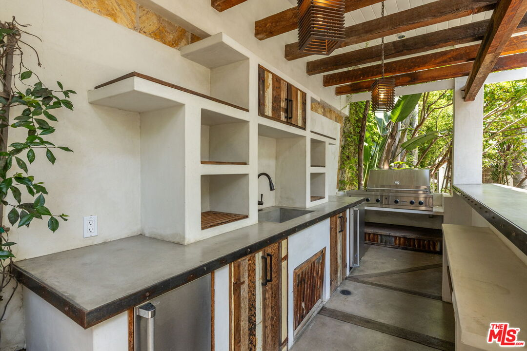 Los Angeles, California, 90069, United States, 4 Bedrooms Bedrooms, ,4 BathroomsBathrooms,Residential,For Sale,1911596