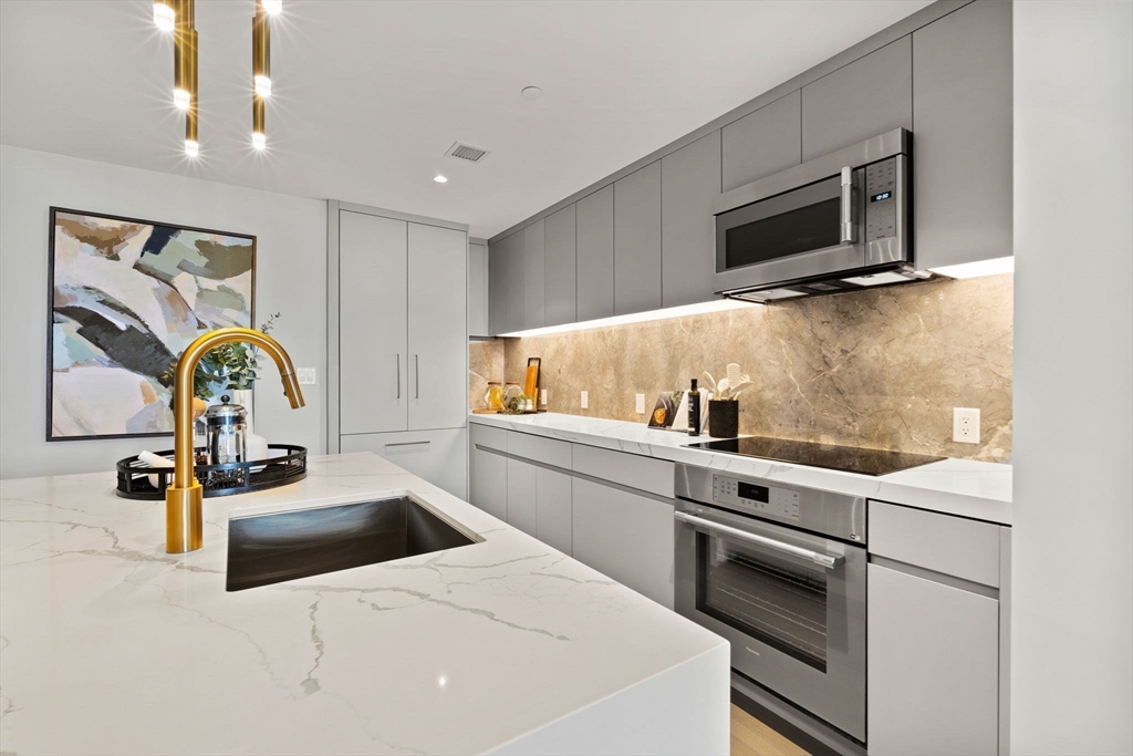 Boston, Massachusetts, 02116, United States, 2 Bedrooms Bedrooms, ,2 BathroomsBathrooms,Residential,For Sale,1995854