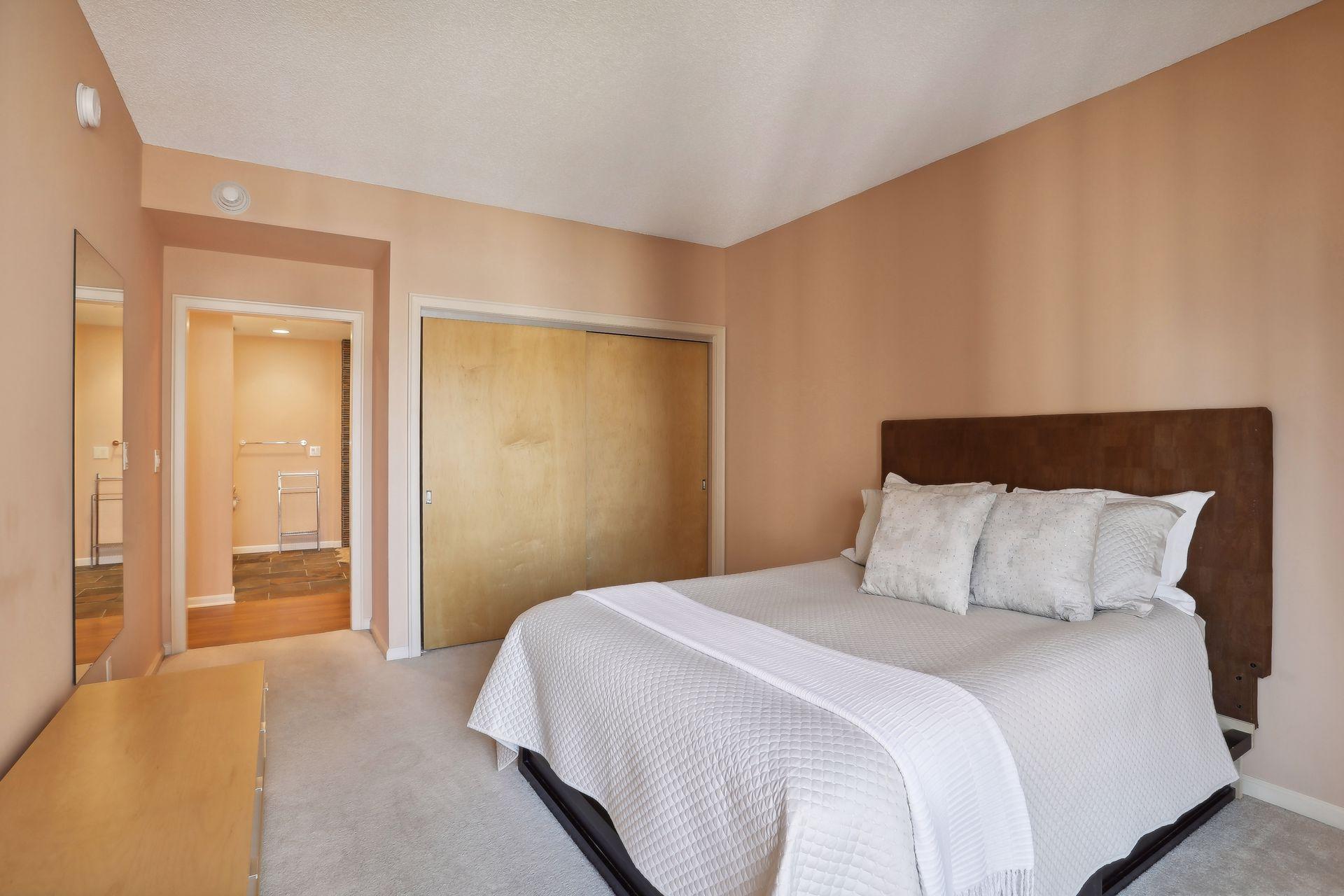 Minneapolis, Minnesota, 55403, United States, 2 Bedrooms Bedrooms, ,1 BathroomBathrooms,Residential,For Sale,1794027