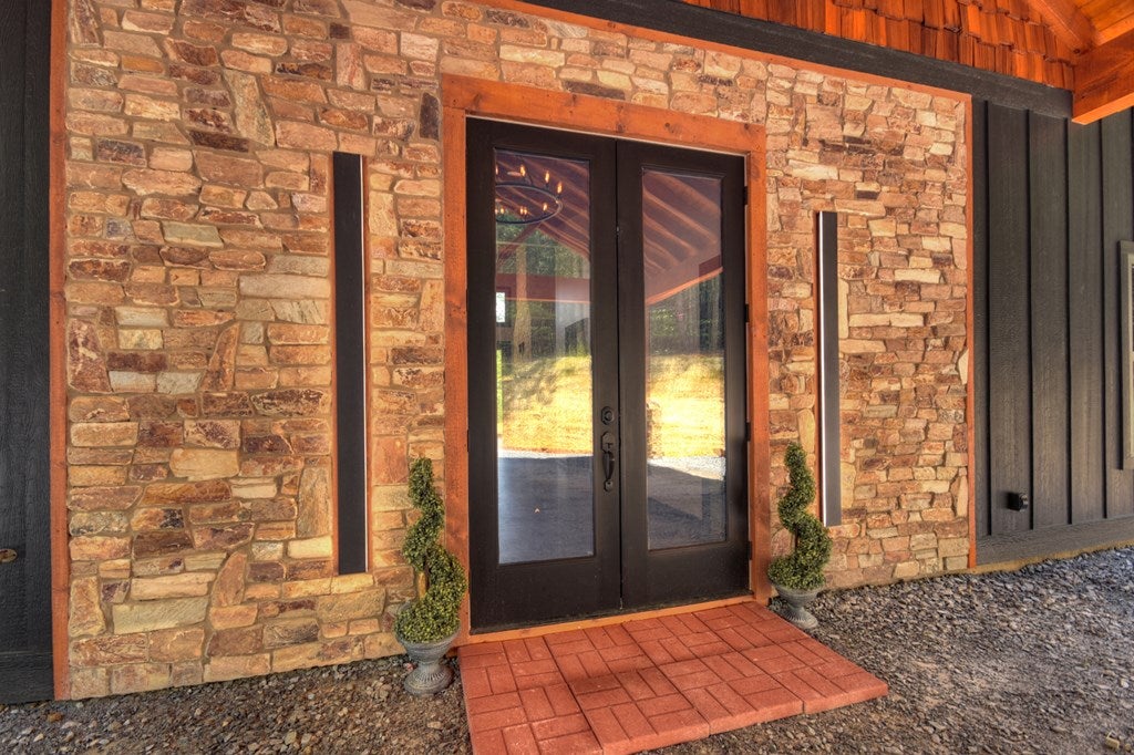 Mineral Bluff, Georgia, 30559, United States, 3 Bedrooms Bedrooms, ,3 BathroomsBathrooms,Residential,For Sale,2007594