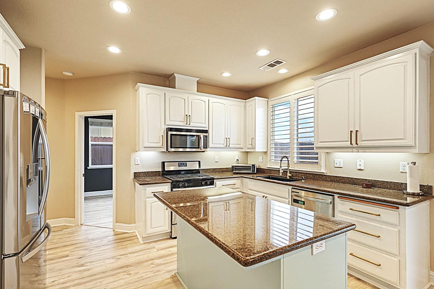 Valley Springs, California, 95252, United States, 3 Bedrooms Bedrooms, ,3 BathroomsBathrooms,Residential,For Sale,2005908