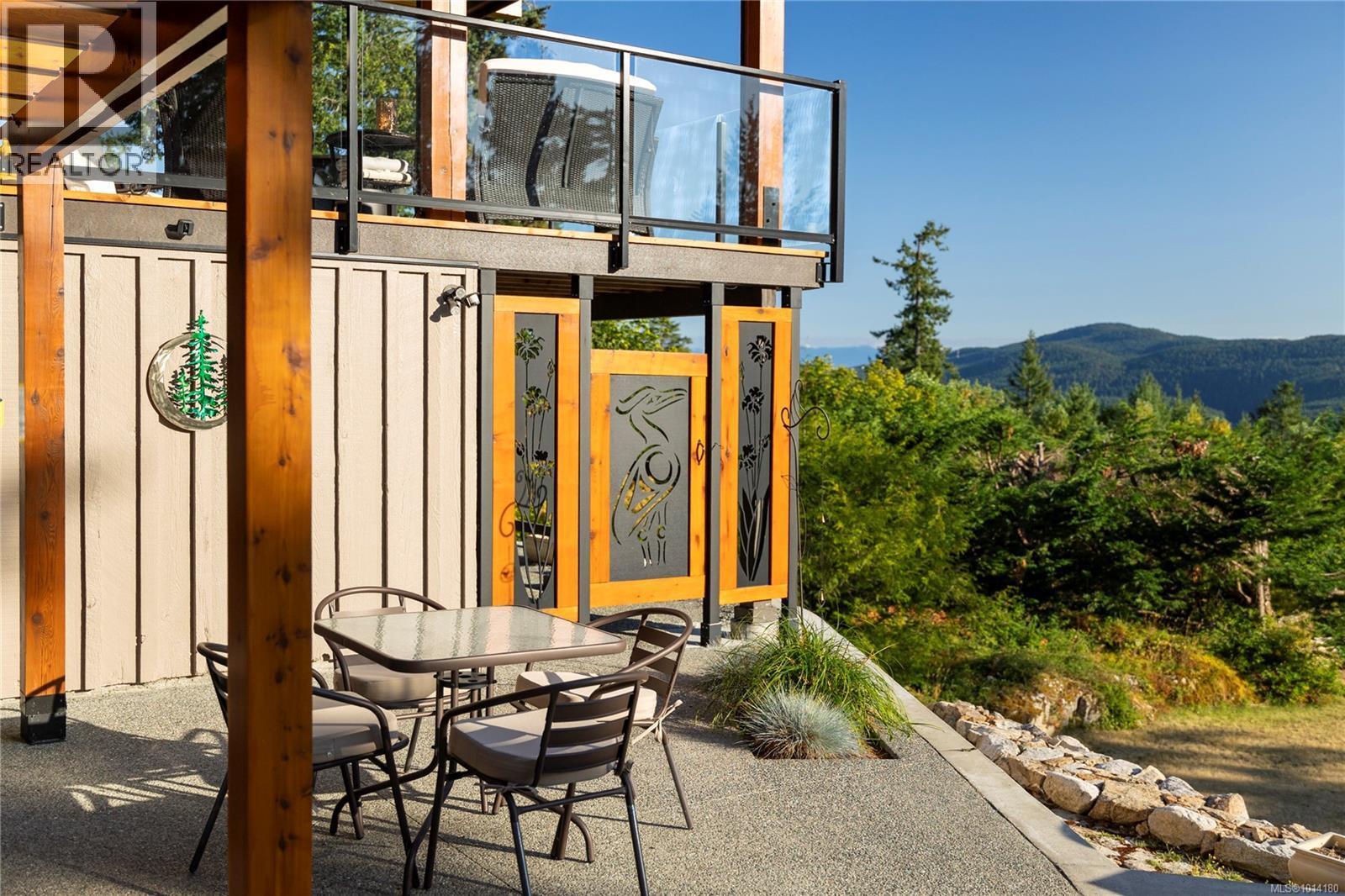 CENTRAL SAANICH, British Columbia, V8M 1S2, CA, 3 Bedrooms Bedrooms, ,4 BathroomsBathrooms,Residential,For Sale,1947352