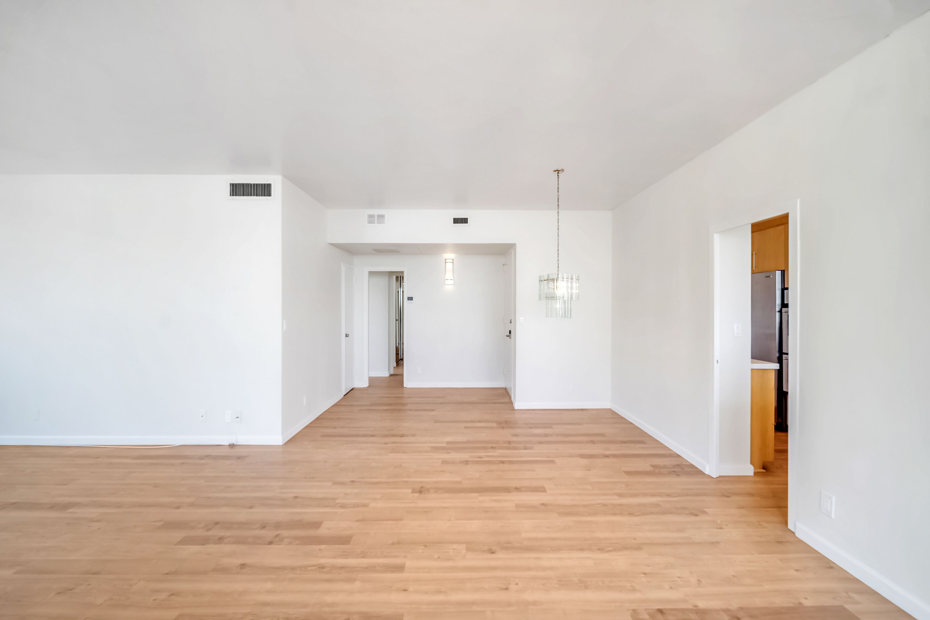  17350  W Sunset Blvd - 物件實景