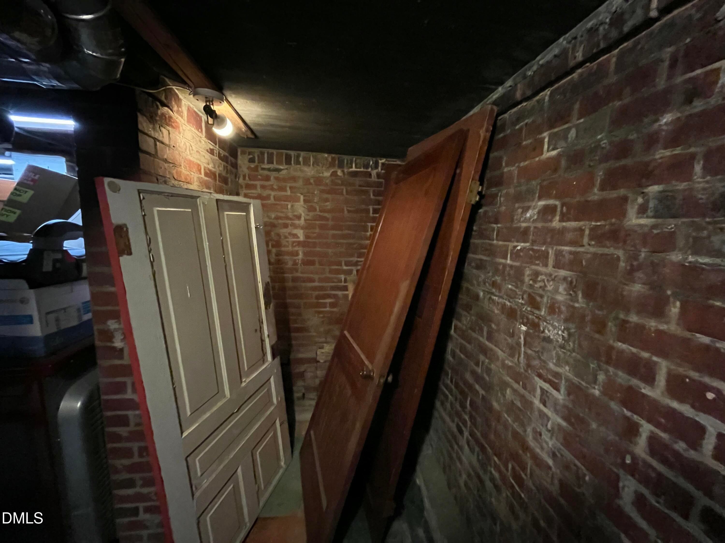 Burlington, North Carolina, 27215, United States, 6 Bedrooms Bedrooms, ,5 BathroomsBathrooms,Residential,For Sale,1999831