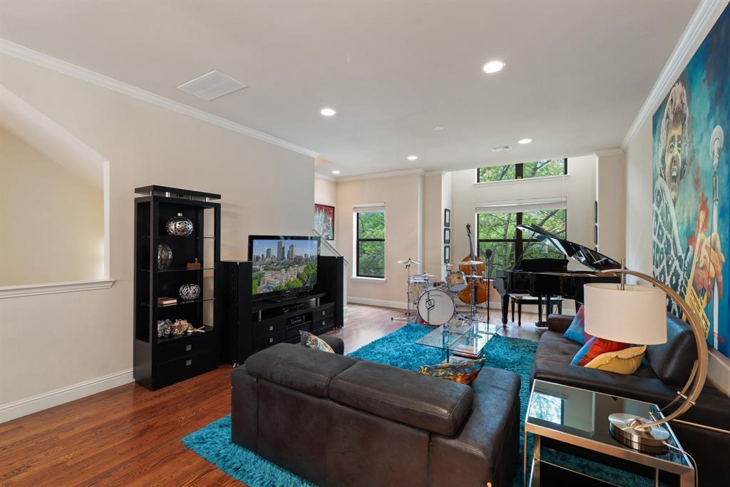Fort Worth, Texas, 76102, United States, 2 Bedrooms Bedrooms, ,3 BathroomsBathrooms,Residential,For Sale,1880587