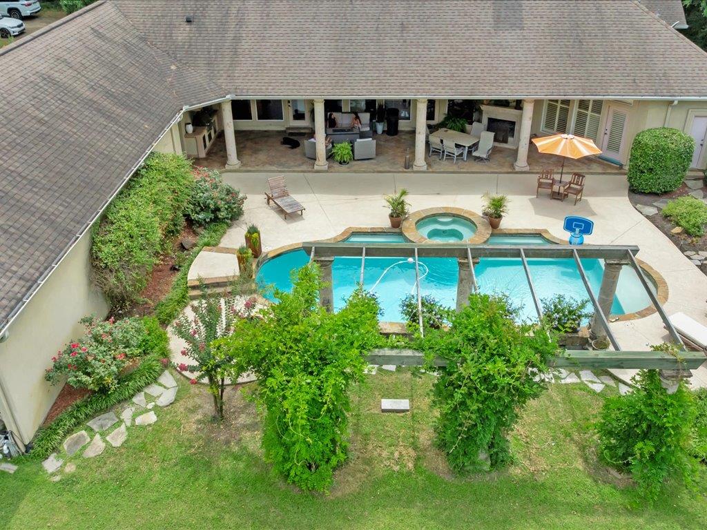 Lufkin, Texas, 75901, United States, 4 Bedrooms Bedrooms, ,5 BathroomsBathrooms,Residential,For Sale,1979665