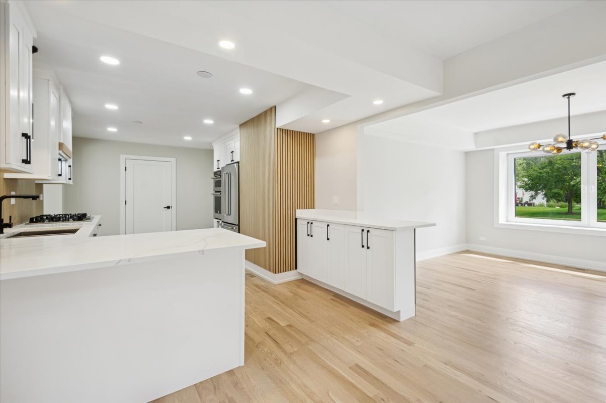 Naperville, Illinois, 60565, United States, 4 Bedrooms Bedrooms, ,3 BathroomsBathrooms,Residential,For Sale,1932605